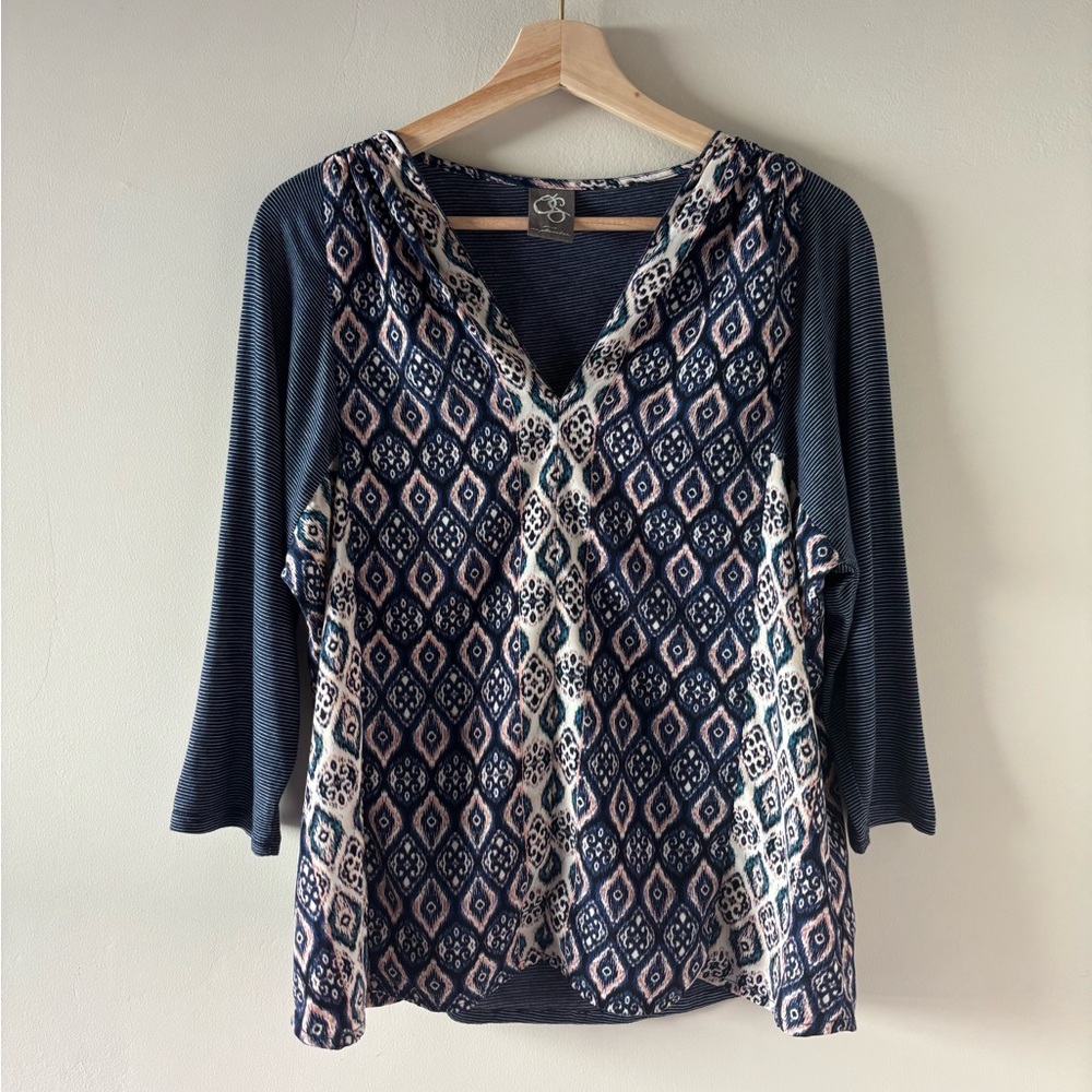 One September - Geometric Patterned V-Neck Top - Picture 1 of 8